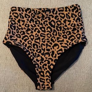 CORAL REEF LEISURE REVERSIBLE BOTTOMS | BLACK & LEOPARD PRINT